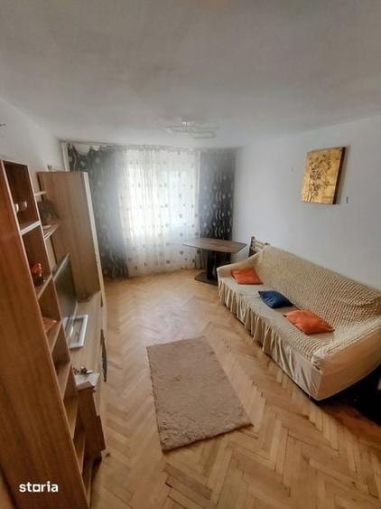Apartament cu 3 camere semidecomandat în Central
