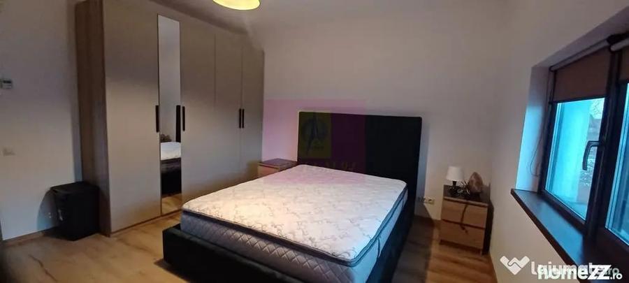 Casă cu 7 camere cu Teren 508 Mp în Săbăreni