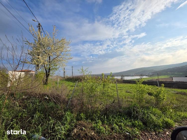 Teren de 852 mp, în Aroneanu