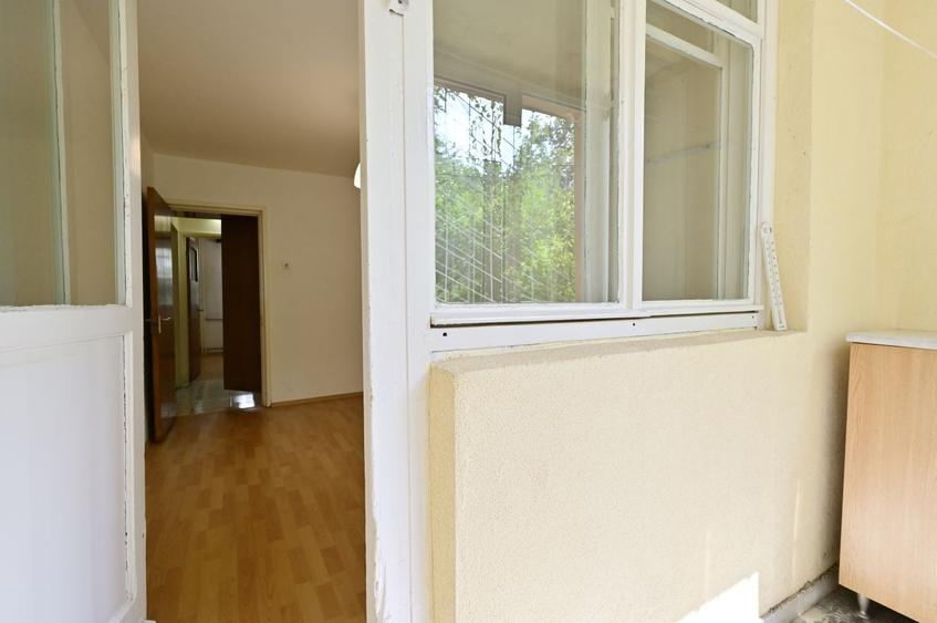 Apartament cu 3 camere semidecomandat în Titan