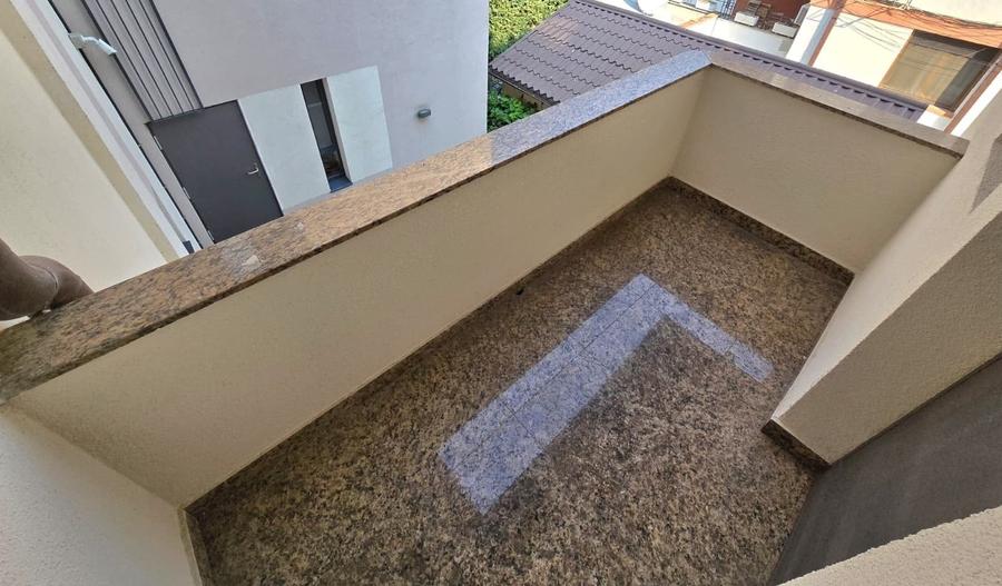 Apartament cu 5 camere în Aviatorilor