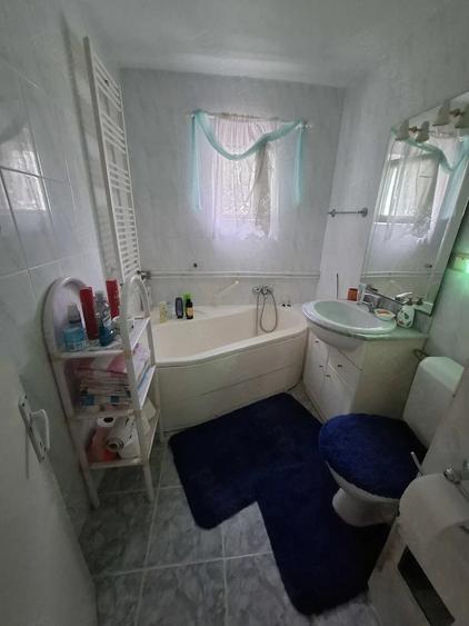 Apartament cu 3 camere decomandat în Govândari