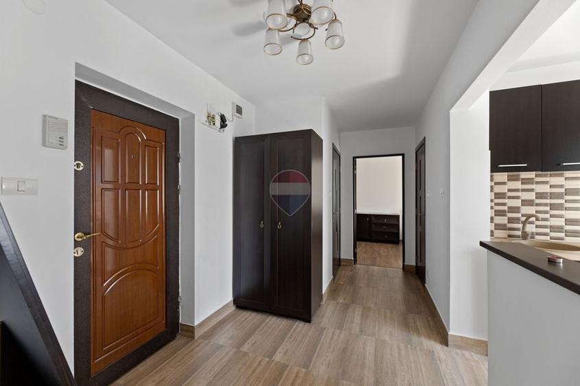 Apartament cu 2 camere decomandat, mobilat în Central