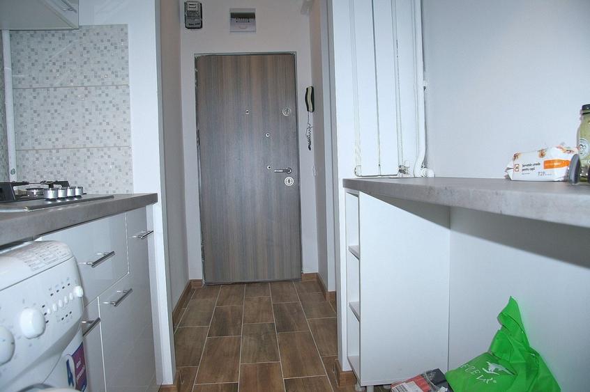 Apartament cu 2 camere semidecomandat, mobilat în Centrul Civic