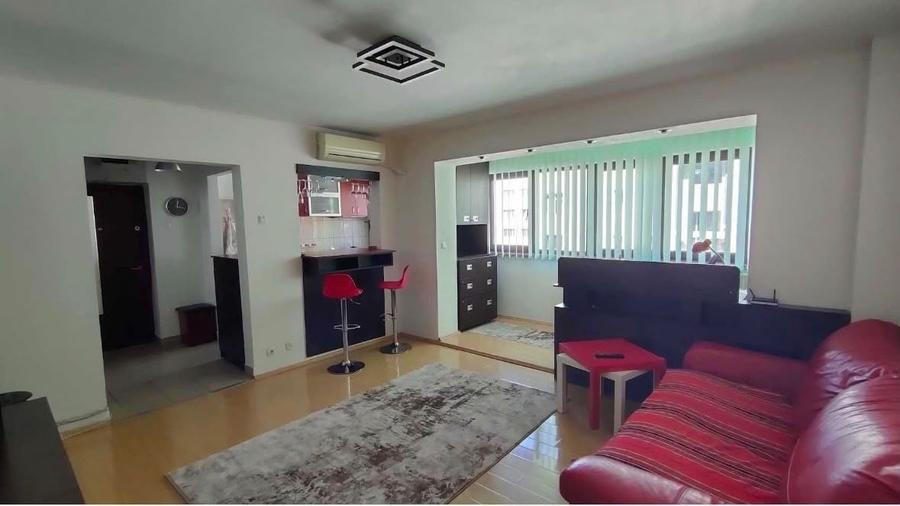 Apartament cu 3 camere semidecomandat în Dristor