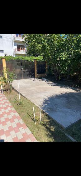 Casă cu 9 camere cu Teren 640 Mp în Agigea