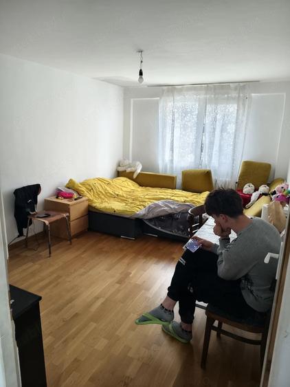 Apartament cu 4 camere decomandat în Doamna Ghica