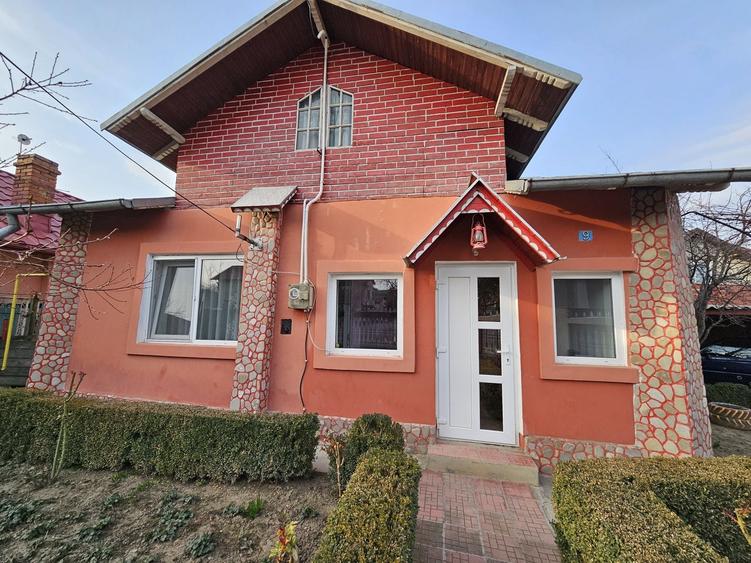 Casă cu 4 camere decomandat în Strejnicu