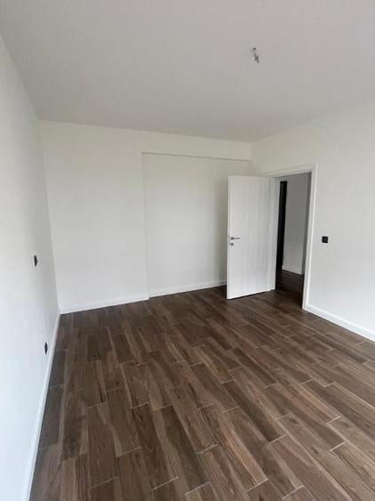 Apartament cu 22 camere semidecomandat în Furnica