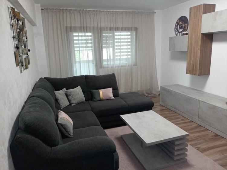 Apartament cu 2 camere decomandat în Coman