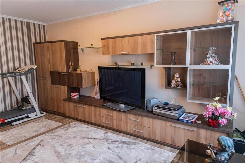 Apartament cu 3 camere decomandat, mobilat în Calea Aradului