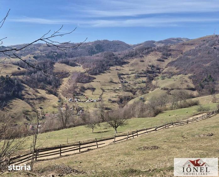 Casă cu 7 camere cu Teren 1400 Mp în Valea Lungă