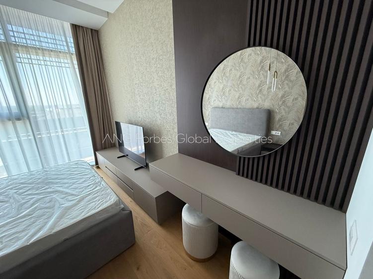 Apartament cu 3 camere semidecomandat, mobilat în Nord