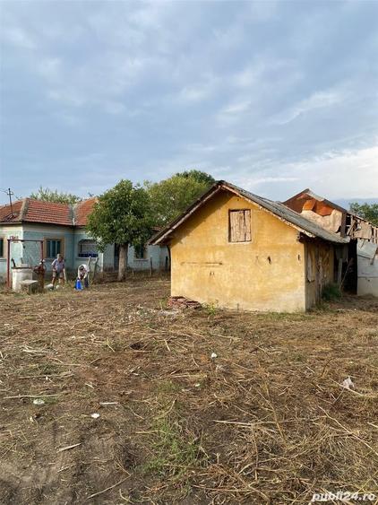 Casă cu 6 camere cu Teren 3400 Mp în Sprâncenata