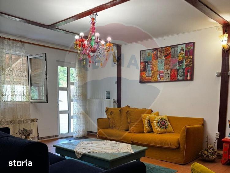 Casă cu 6 camere cu Teren 3548 Mp în Sănduleni