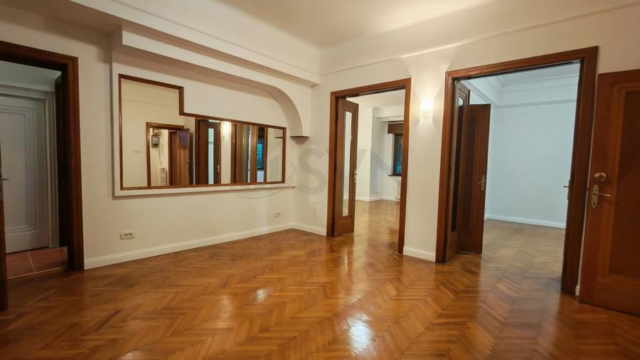 Apartament cu 4 camere semidecomandat în Kiseleff