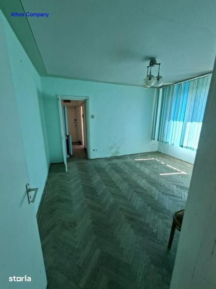 Apartament cu 3 camere semidecomandat în 1 Mai