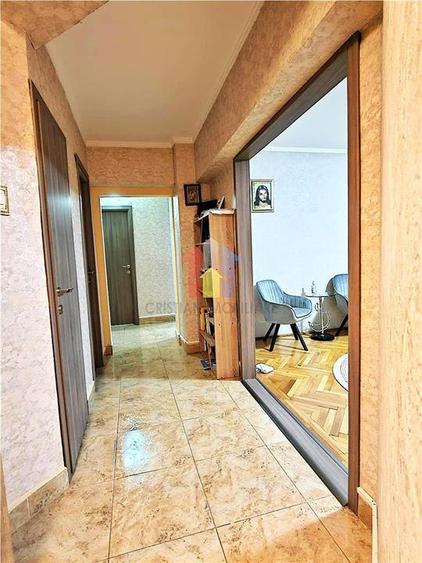 Apartament cu 3 camere decomandat în Călărași