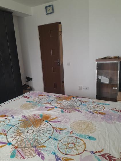 Apartament cu 3 camere semidecomandat în Florești