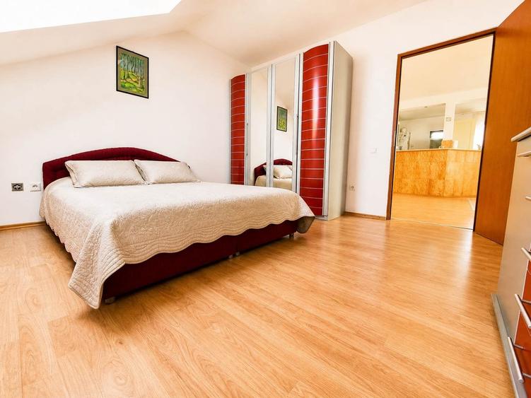 Apartament cu 5 camere decomandat, mobilat în Someșeni
