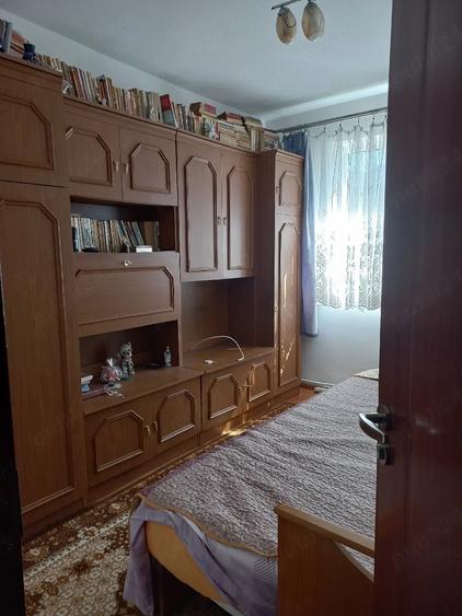 Apartament cu 4 camere semidecomandat în Central