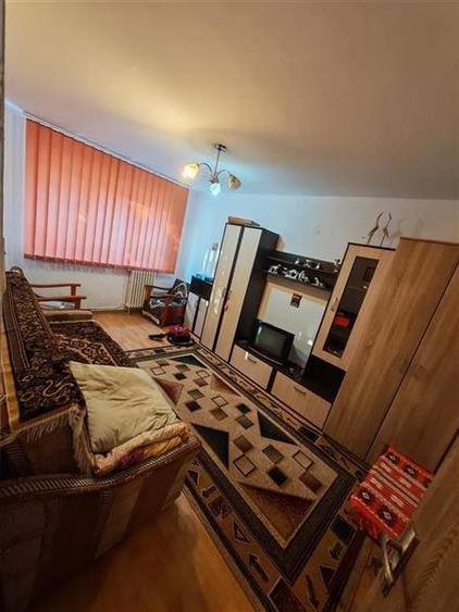 Apartament cu 4 camere semidecomandat, mobilat în Mănăștur