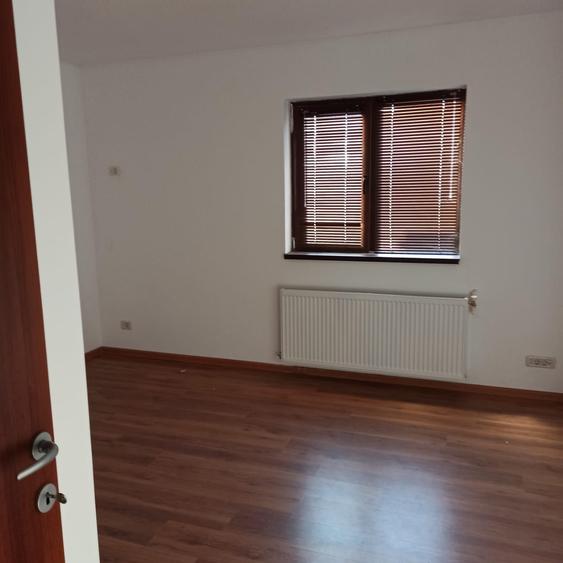Casă cu 4 camere în Domnești