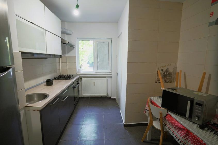 Apartament cu 3 camere decomandat în Drumul Taberei
