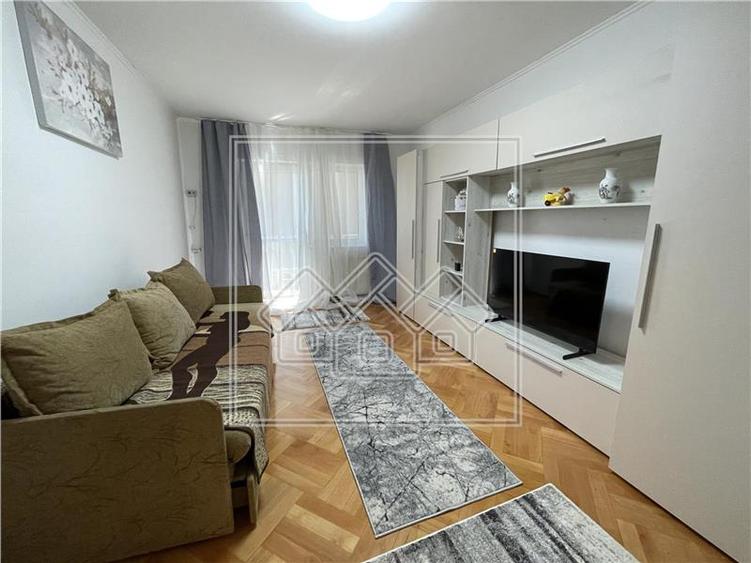 Apartament spatios cu 3 camere, Str. Scoala de Inot - 2
