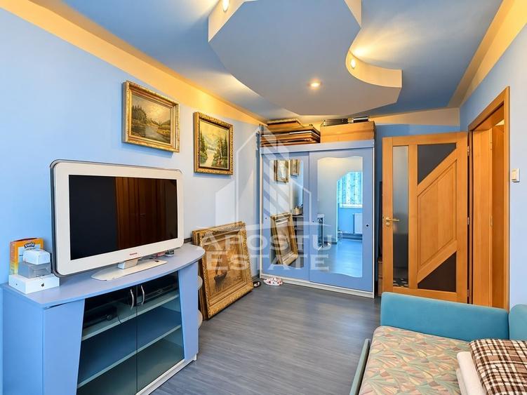 Apartament cu 3 camere decomandat, mobilat în Aurel Vlaicu