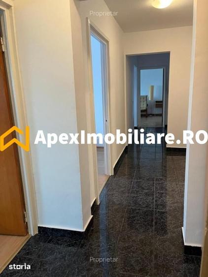 Apartament cu 3 camere decomandat în Tei