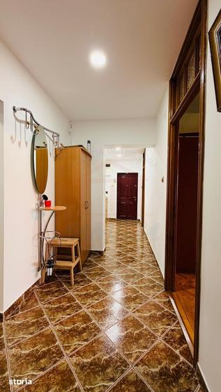Apartament cu 4 camere decomandat în Piața Centrală