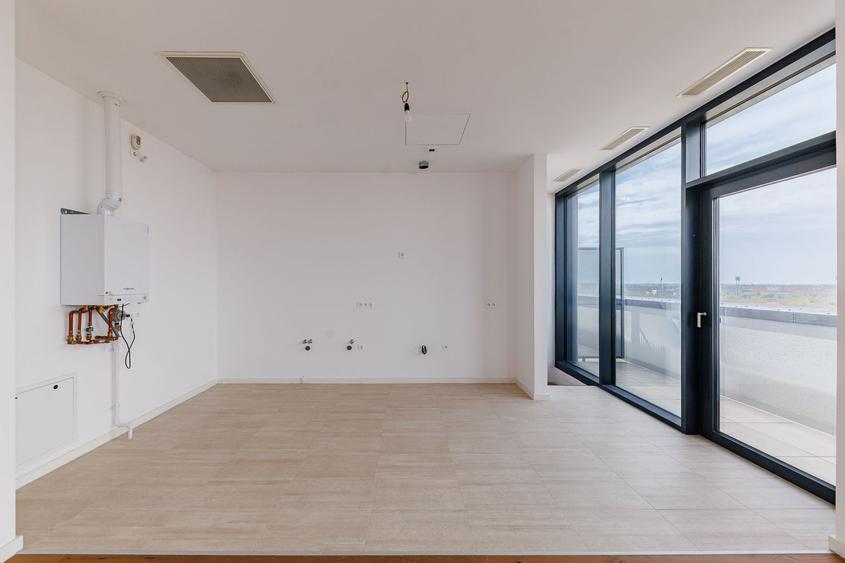 Penthouse cu 3 camere decomandat în Complex Studențesc