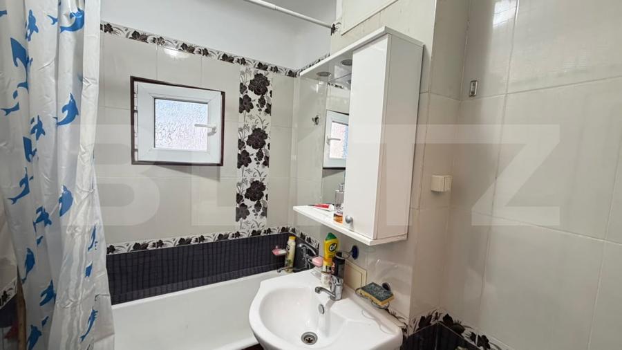 Apartament cu 3 camere semidecomandat, mobilat în Craiovița Nouă