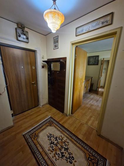 Apartament cu 2 camere semidecomandat în Berceni