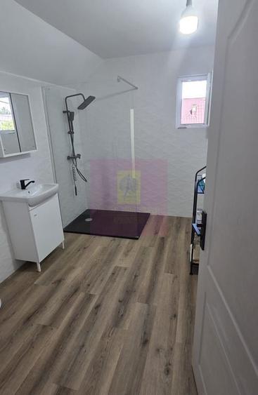 Casă cu 4 camere cu Teren 497 Mp în Central