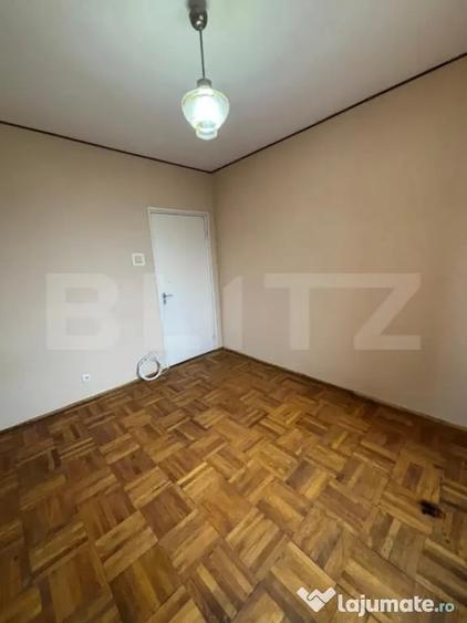 Apartament cu 4 camere semidecomandat în Nord