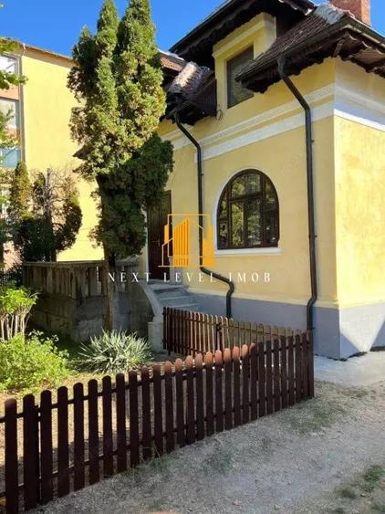 Casă cu 5 camere cu Teren 654 Mp în Eremia