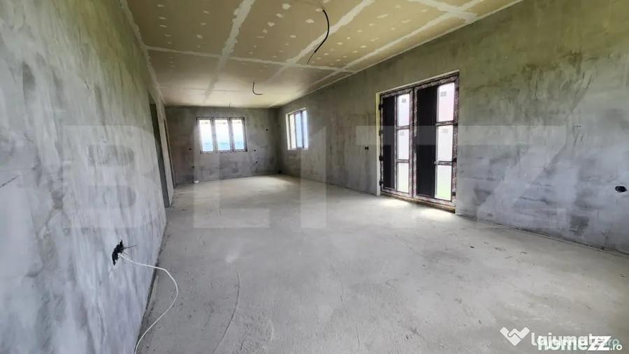 Casă cu 4 camere cu Teren 500 Mp în Nazna