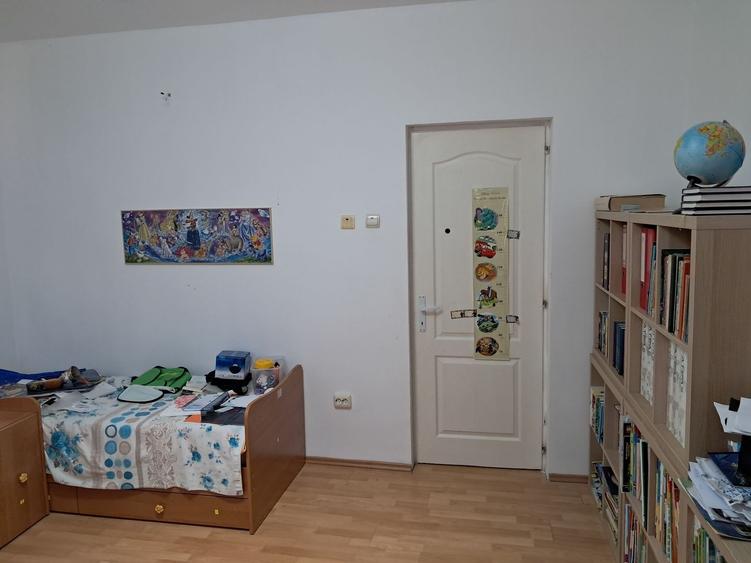 Casă individuală cu 6 camere cu Canalizare în Central
