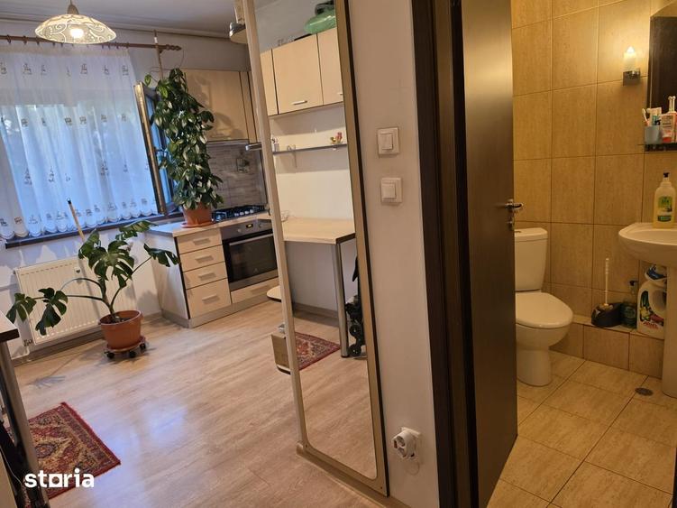 Proprietar,vand garsoniera, metrou Piata Muncii, 42 mp utili, etaj 4/8 - 9