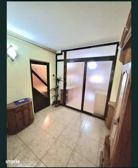 Apartament cu 4 camere decomandat, mobilat în Central