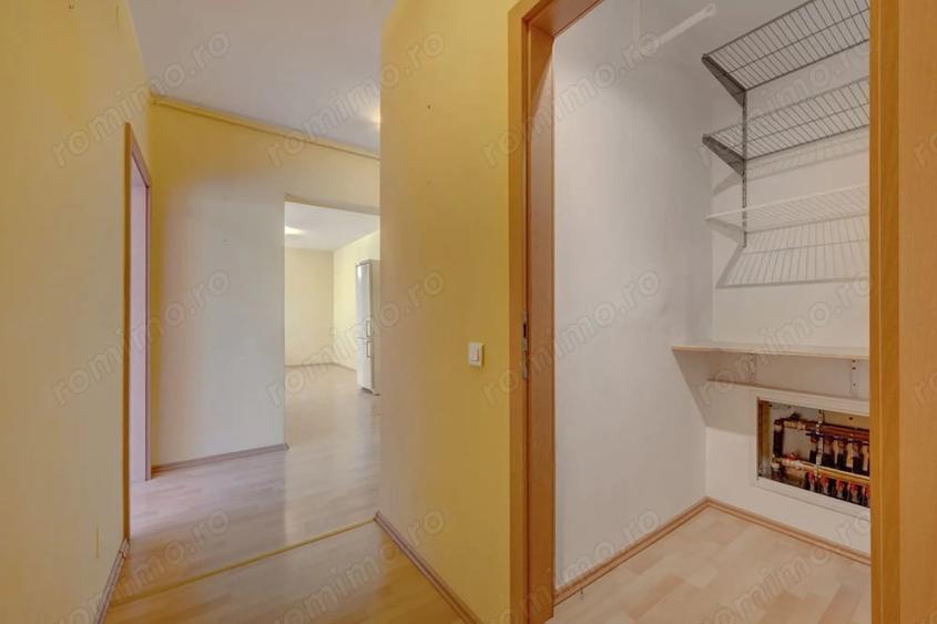 Apartament cu 4 camere decomandat în Titan
