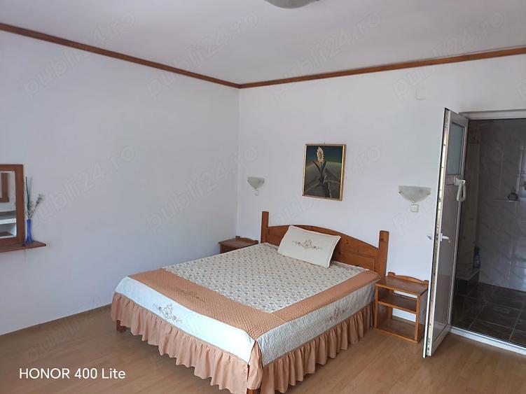 Casă cu 10 camere cu Teren 480 Mp în Bran