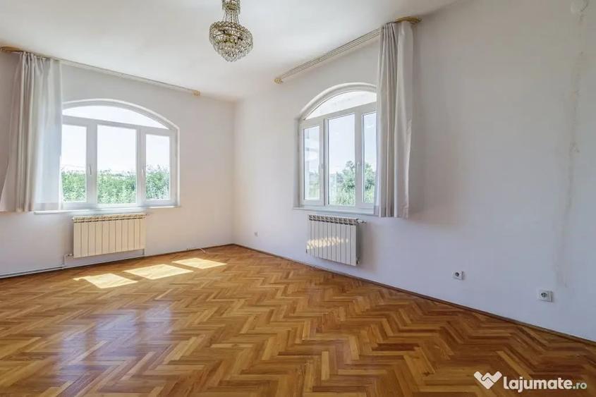 Casă cu 7 camere cu Teren 5000 Mp în Corbeanca