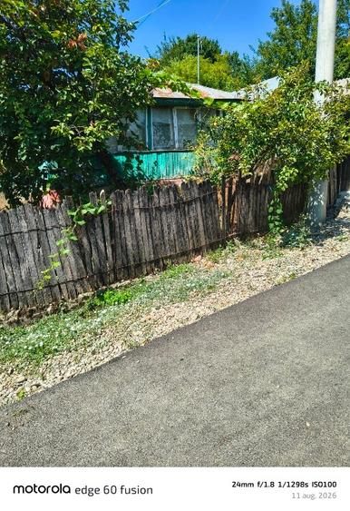 Casă cu 2 camere cu Teren 2300 Mp în Pietrele
