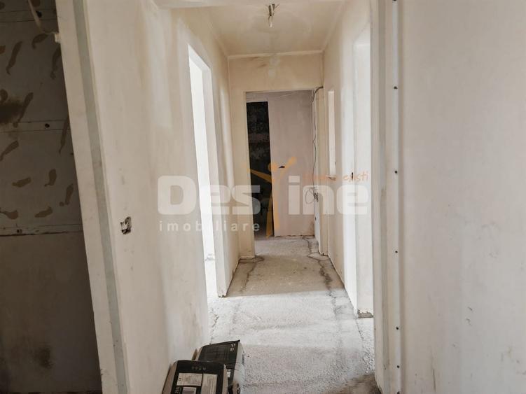 Apartament cu 4 camere decomandat în Vest