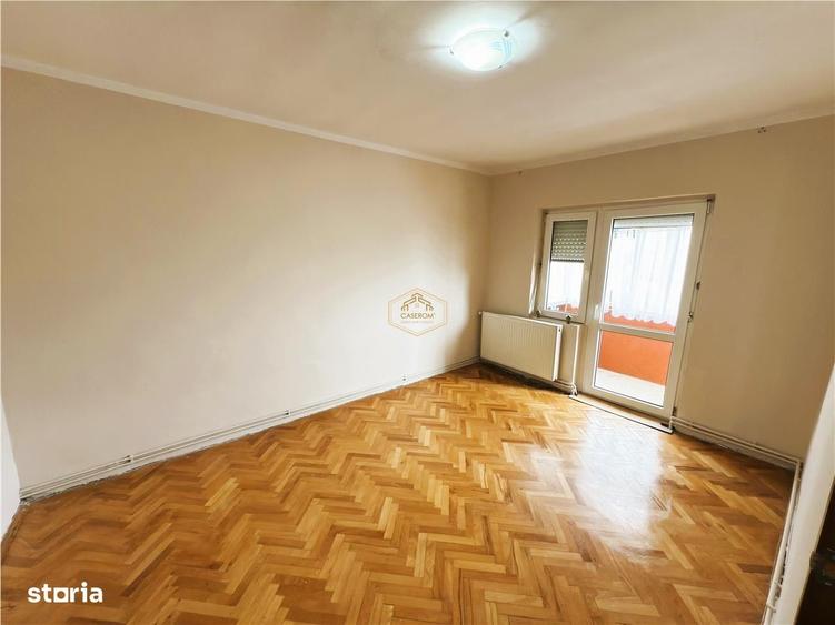 Apartament cu 3 camere decomandat în Micro 16