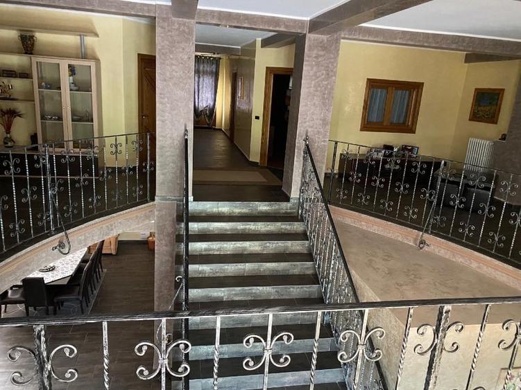 Casă individuală cu 5 camere cu Canalizare în Crucea de Jos