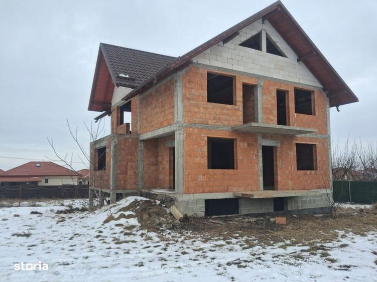 Casă cu 4 camere cu Teren 300 Mp în Mihai Eminescu
